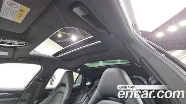 Porsche Panamera 2018 — Şəkil 7/20