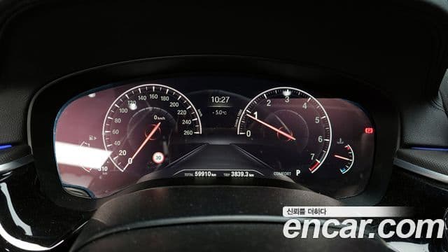 BMW 5 Series 2019 — Şəkil 8/20
