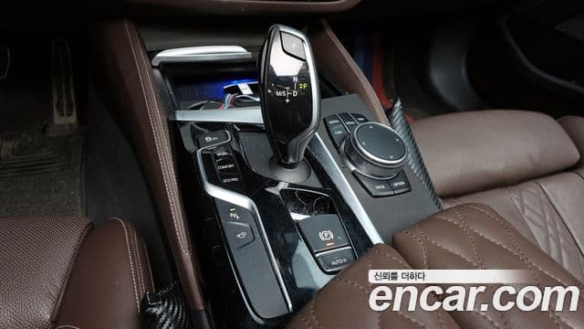 BMW 5 Series 2019 — Şəkil 9/20