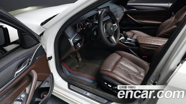 BMW 5 Series 2019 — Şəkil 11/20
