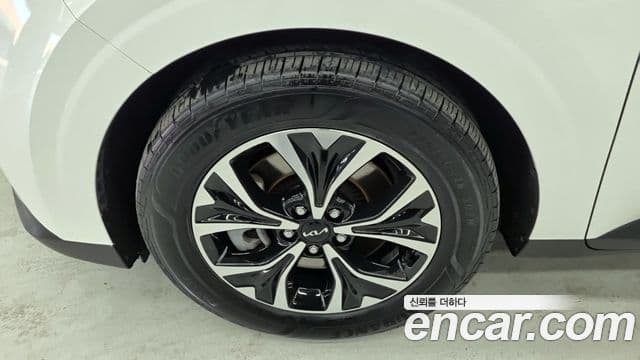 Kia Carnival 2023 — фото 5 из 18