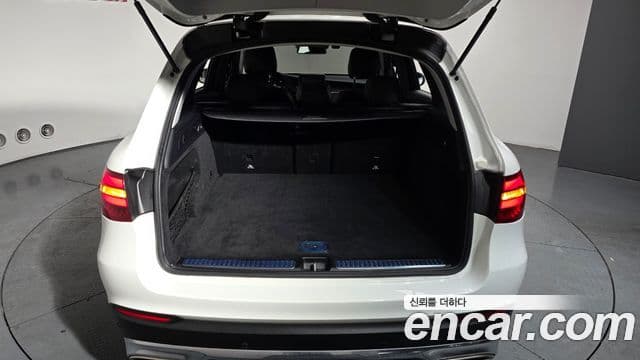 Mercedes-Benz GLC-Class 2019 — Şəkil 19/20