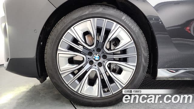 BMW 7 Series 2023 — Photo 2/20
