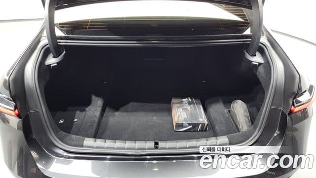 BMW 7 Series 2023 — Photo 7/20