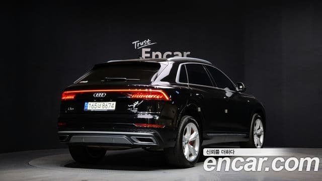 Audi Q7 2022 — ფოტო 2/20