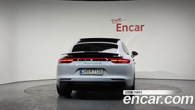 Porsche Panamera 2018 — Photo 2/20