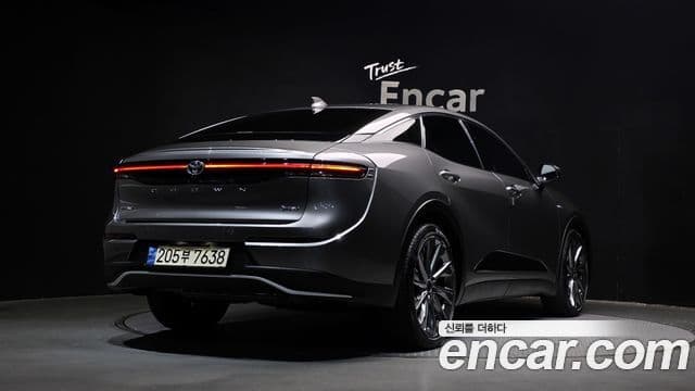 Toyota Crown Crossover 2023 — ფოტო 1/20