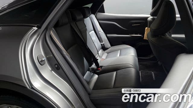 Toyota Crown Crossover 2023 — ფოტო 11/20