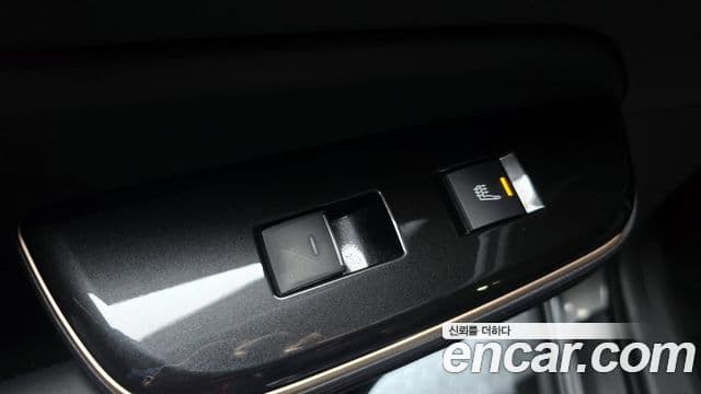 Toyota Crown Crossover 2023 — ფოტო 17/20