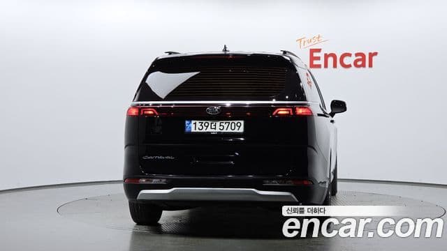 Kia Carnival 2021 — ფოტო 3/20