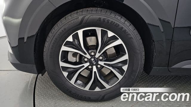 Kia Carnival 2021 — ფოტო 4/20