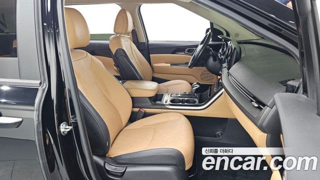Kia Carnival 2021 — ფოტო 10/20