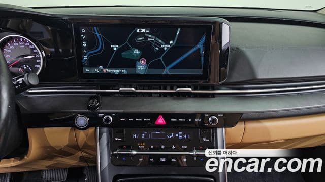 Kia Carnival 2021 — ფოტო 13/20