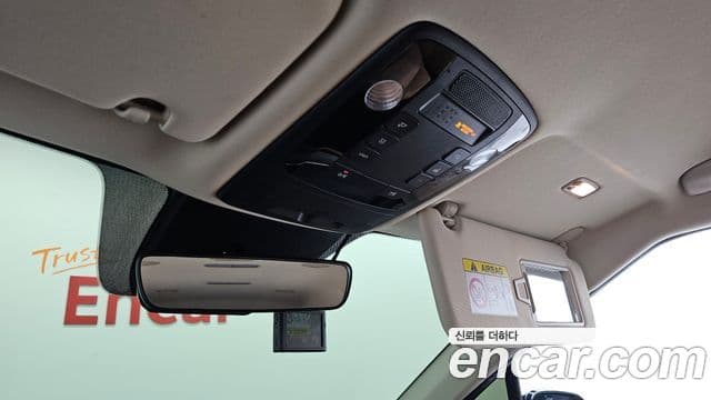 Kia Carnival 2021 — ფოტო 15/20