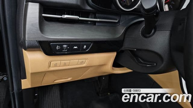 Kia Carnival 2021 — ფოტო 16/20