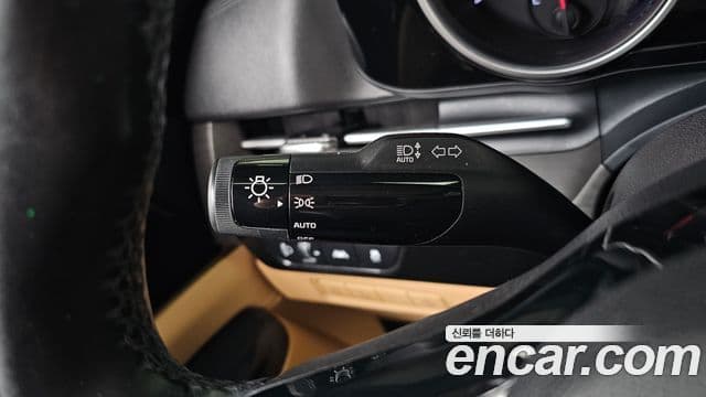 Kia Carnival 2021 — ფოტო 17/20