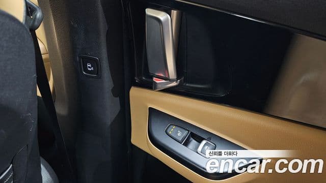 Kia Carnival 2021 — ფოტო 18/20
