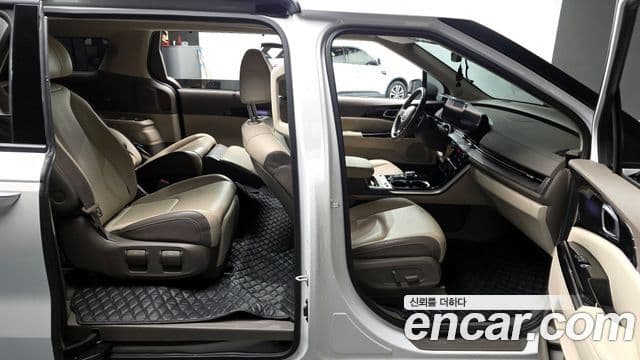 Kia Carnival 2023 — Фото 11/20