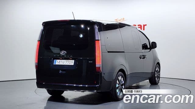 Hyundai Staria 2021 — Фото 2/20