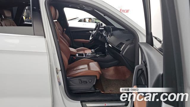 Audi Q5 2021 — Şəkil 10/20