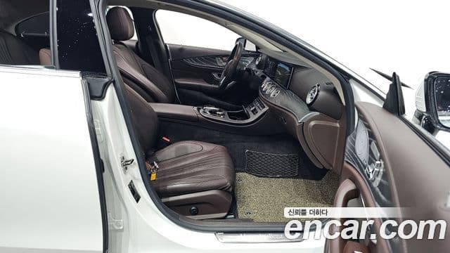 Mercedes-Benz CLS-Class 2020 — Photo 11/20