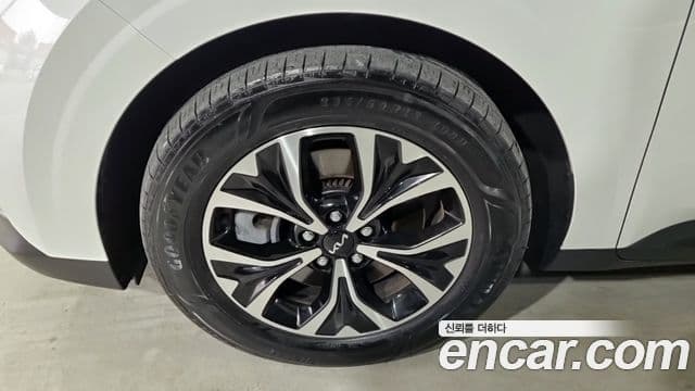Kia Carnival 2023 — Фото 4/18