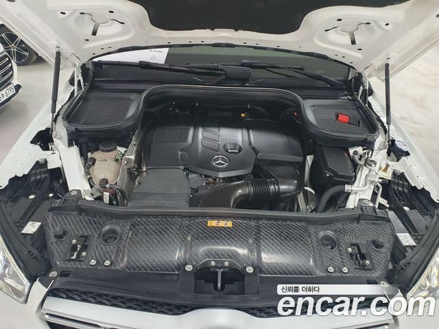 Mercedes-Benz GLE-Class 2021 — Photo 11/17