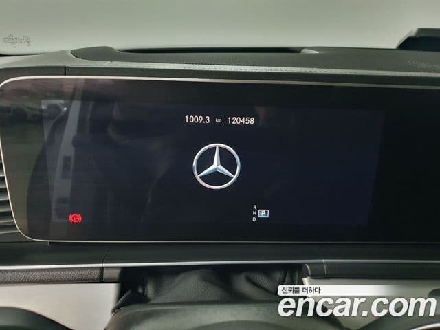 Mercedes-Benz GLE-Class 2021 — Photo 13/17