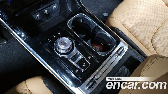 Kia Carnival 2023 — Şəkil 8/20