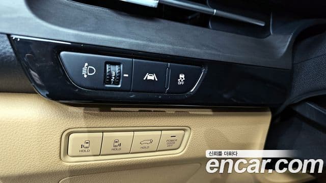 Kia Carnival 2023 — ფოტო 13/20