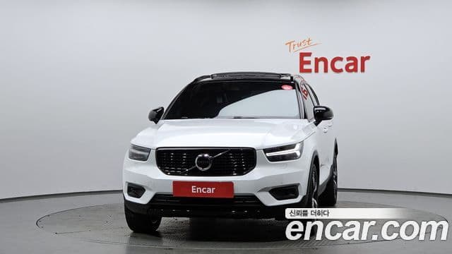 Volvo XC40 2020 — Фото 3/20