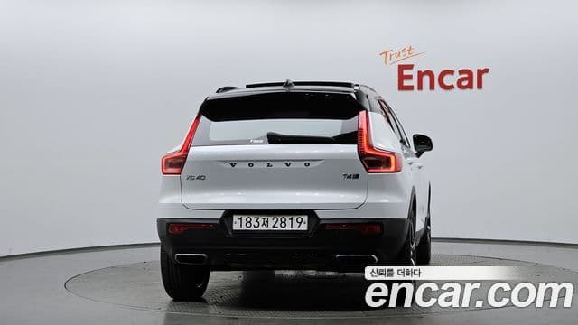 Volvo XC40 2020 — Фото 4/20