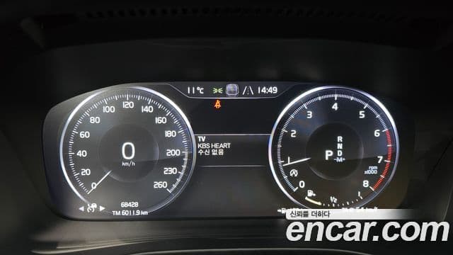 Volvo XC40 2020 — Фото 8/20