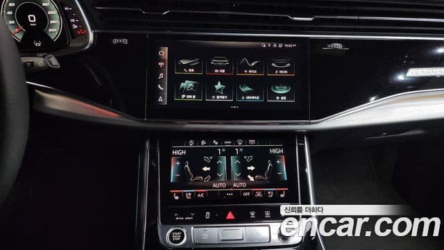 Audi Q7 2021 — ფოტო 14/20