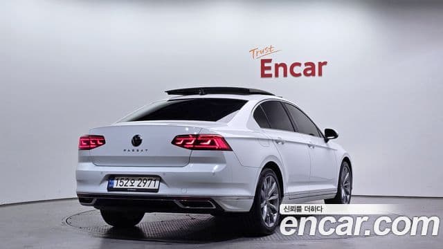 Volkswagen Passat GT 2022 — ფოტო 1/20