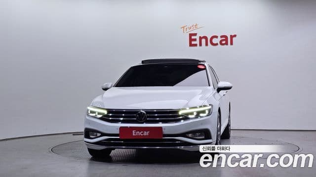 Volkswagen Passat GT 2022 — ფოტო 2/20
