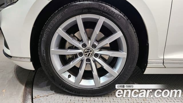Volkswagen Passat GT 2022 — ფოტო 4/20