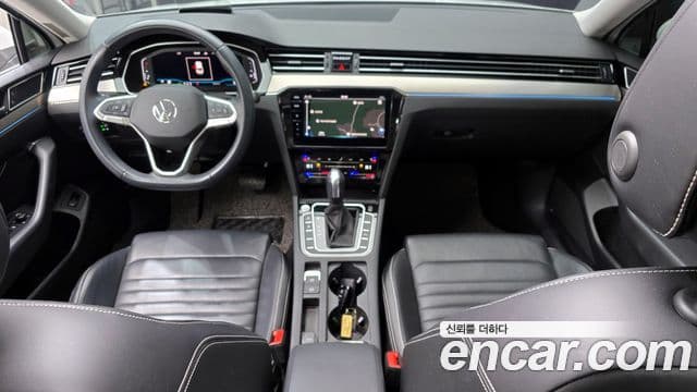 Volkswagen Passat GT 2022 — ფოტო 6/20