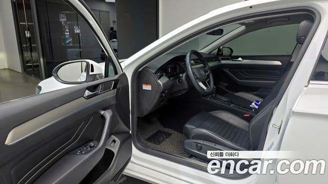 Volkswagen Passat GT 2022 — ფოტო 10/20