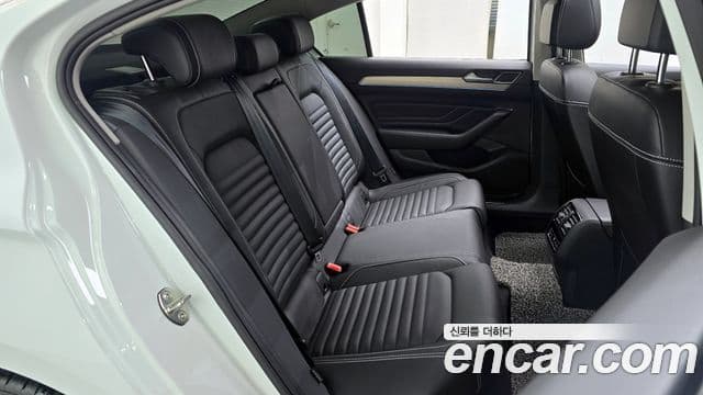 Volkswagen Passat GT 2022 — ფოტო 11/20