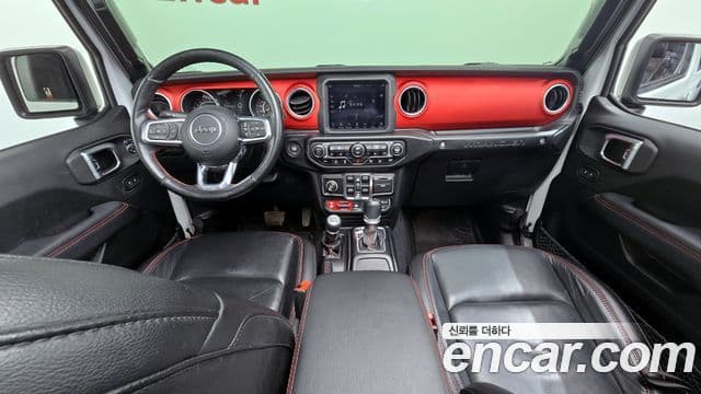 Jeep Wrangler 2020 — ფოტო 7/20