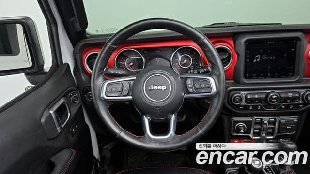 Jeep Wrangler 2020 — ფოტო 13/20