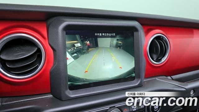 Jeep Wrangler 2020 — ფოტო 15/20
