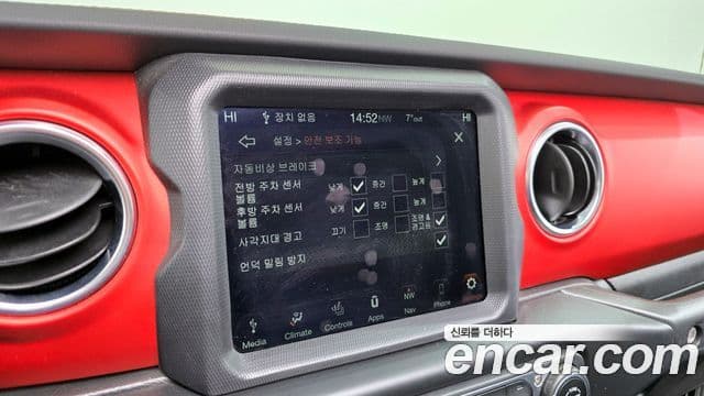 Jeep Wrangler 2020 — ფოტო 16/20