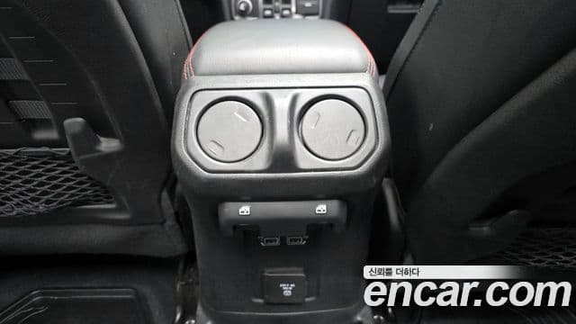 Jeep Wrangler 2020 — ფოტო 19/20