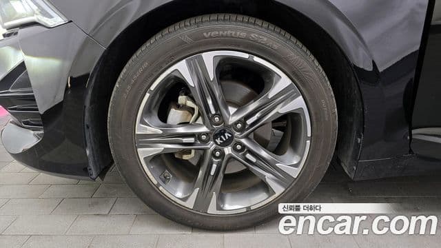 Kia K5 2021 — ფოტო 5/20