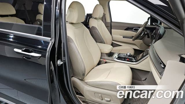 Kia Carnival 2021 — фото 10 из 20