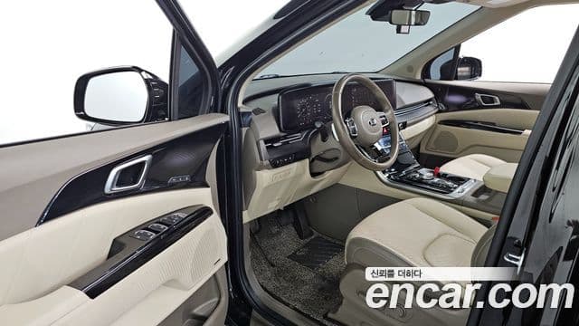 Kia Carnival 2021 — фото 11 из 20