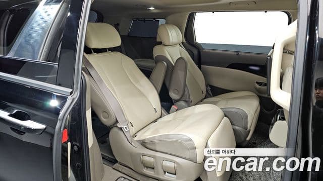 Kia Carnival 2021 — ფოტო 12/20