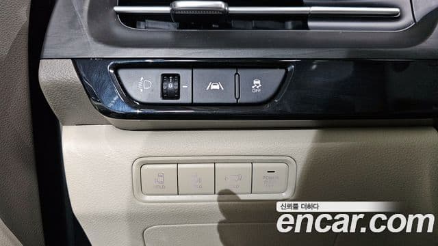 Kia Carnival 2021 — ფოტო 17/20